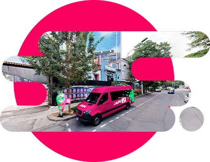van JAPI estacionada en punto de abordaje Calle Dinamarca